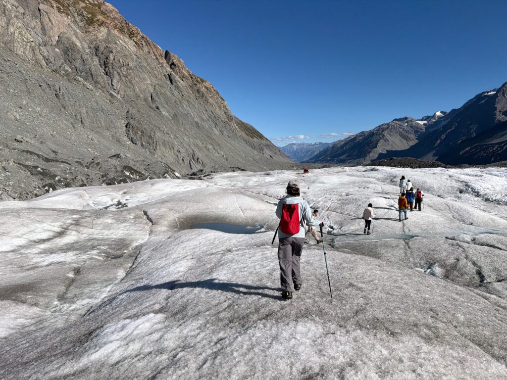 庫克山(Aoraki/Mount Cook)直升機+冰川健行體驗 joynerary glacier hike person tasman