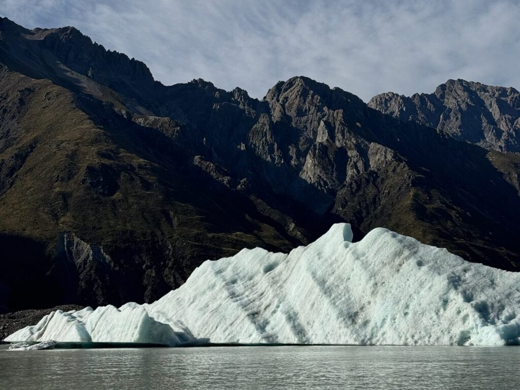 joynerary tasman glacier lake iceberg 01