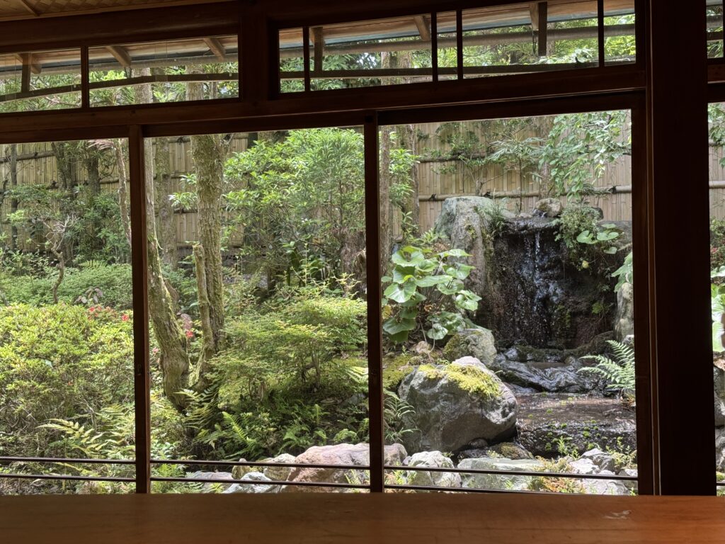 joynerary dairitei restaurant garden view