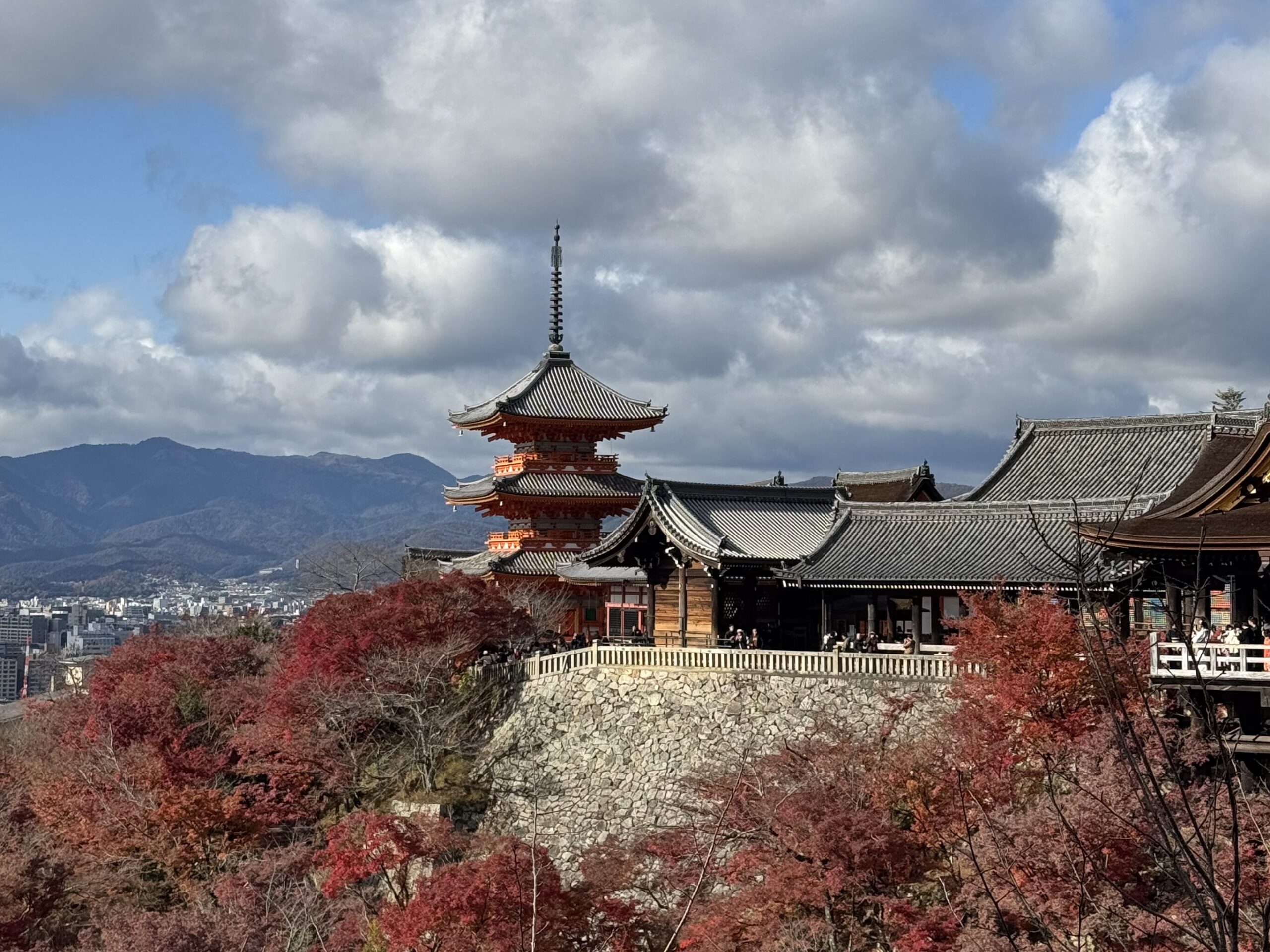 京都兩日遊|清水寺、三年坂、花見小路、伏見稻荷必去景點 joynerary kiyomizudera stage autumn leaves