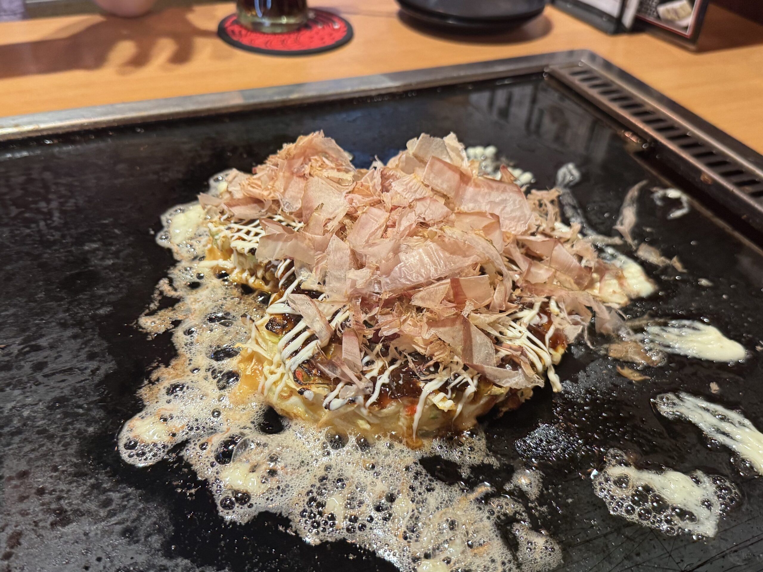 大阪美食推薦|木津市場海鮮、壽喜燒、大阪燒10間必吃餐廳 joynerary okonomiyaki diy osaka ebizo